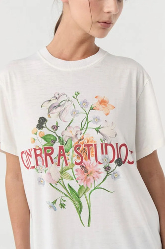Remera Ginebra Mujer Studios Variante De Color