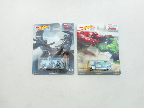 2 Hot Wheels Marvel Avengers 