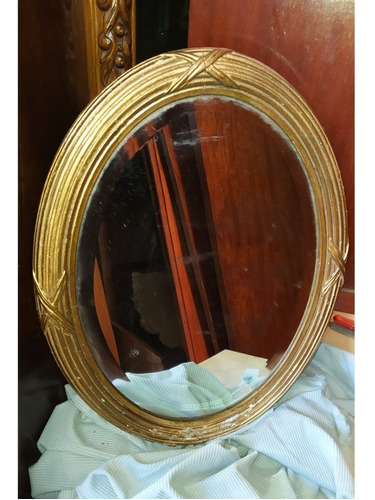 Espejo Oval Dorado.