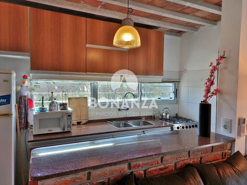 Casa En Punta Colorada - Piriápolis. 600 Metros De La Playa. 6 Personas, 3 Dormitorios, 2 Baños.