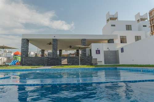 Boca Del Río, Casa En Venta Con Terraza Club.