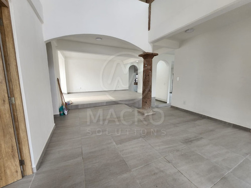 Casa En Venta En Fracc. Real De Oaxtepec Con Amplio Jardín Y Bardas Propias