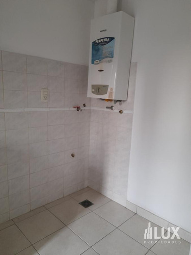 Imagen 12 de 27 de Alquiler - Venta Departamento Un Dormitorio De Escalera - Frente - Balcón - Abasto