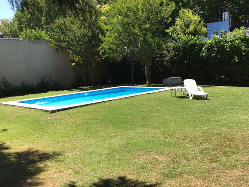 Venta Casa Parque Leloir ,4 Ambientes, 184 Mts. Cub. Parque, Piscina, Cochera