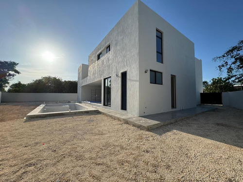Casa En Venta En Privada Nortemerida, Mérida, Yucatán.