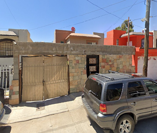 Casa En Venta En Magisterial, Ensenada, B.c., A0512