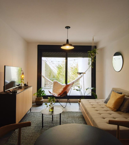 Imagen 1 de 13 de Monoambiente Venta Con Patio De Uso Exclusivo A Metros De Avenida!