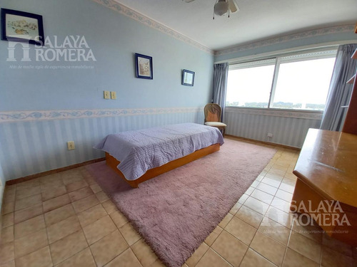 Imagen 12 de 18 de Venta - Departamento - Playa Mansa, Vista Al Mar