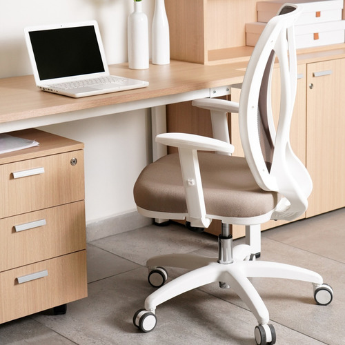 Imagen 3 de 3 de Silla De Oficina Alma White Con Brazos Regulables Rossi
