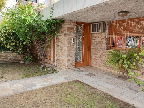 Casa 2 Dorm Monseñor P Cabrera