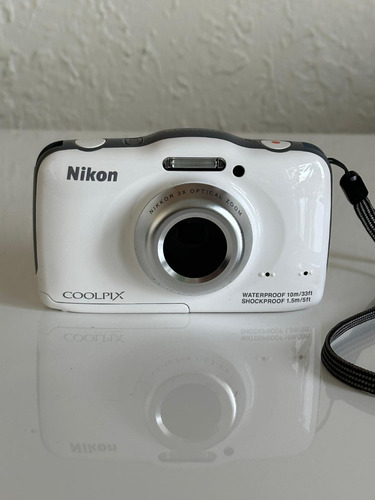  Nikon Coolpix S32 Sumergible  + Memoria De  8gb Impecable