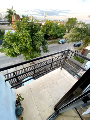 Dueña Vende Dos Ambientes Amplio En Morón Parana 585, Segundo Piso X Escalera, Lindo Edificio. Solo Whatts