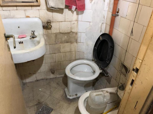 Imagen 8 de 9 de Local En Venta Con Entrada Independiente En Venta - Once