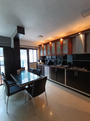 Cb.venta Tonwhouse Mañongo. Conj. Resd. Las Trinitarias.