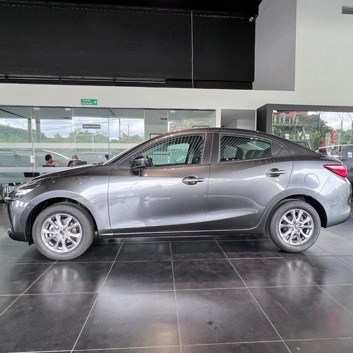 Imagen 3 de 13 de Mazda 2 Touring Sedan At Machine Gray