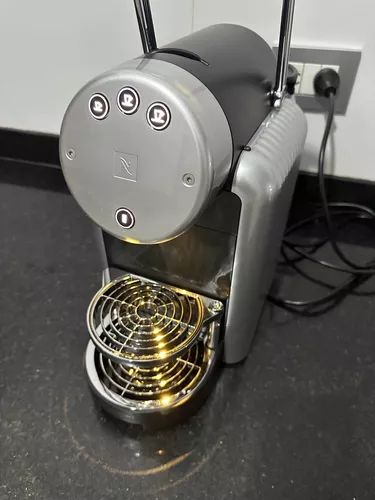 Nespresso Cafetera profesional Zenius automática, incluye 50 cápsulas de  café, cafetera para oficinas pequeñas, color plateado : : Hogar y  cocina