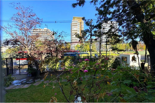 Primer Piso, 3 Dorm + Estac, Buena Ubicación