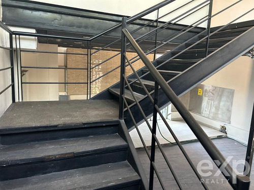 Local Comercial En Arriendo En Las Condes En Primer Piso