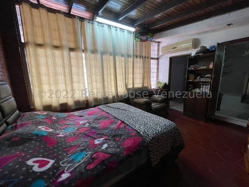 Imagen 12 de 30 de Casa En Venta Fundalara Este Barquisimeto, Calle Cerrada, Cerco Electrico, Amplio Estacionamiento, Servicio De Agua Constante, Info. 0424-5337900, Nds 02/06