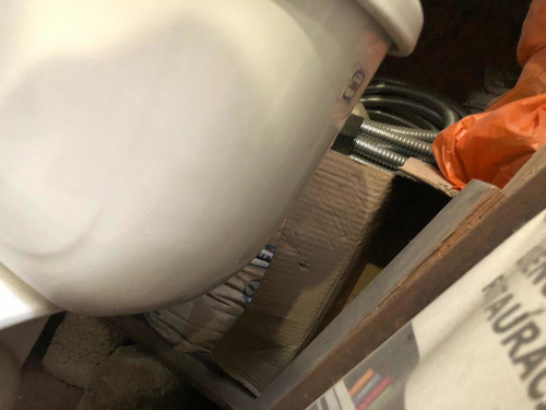 Imagen 4 de 10 de Leer Bien Sanitario Usado En Perfecta Condición Con Herrajes