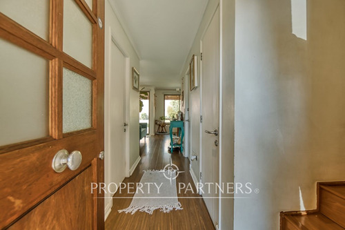 Casa En Venta Peñalolén, Excelente Conectividad!