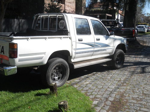 Toyota Hilux Doble Cabina 4x4