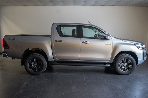 Imagen 8 de 18 de Toyota Hilux Srv 4x4 Aut 2021