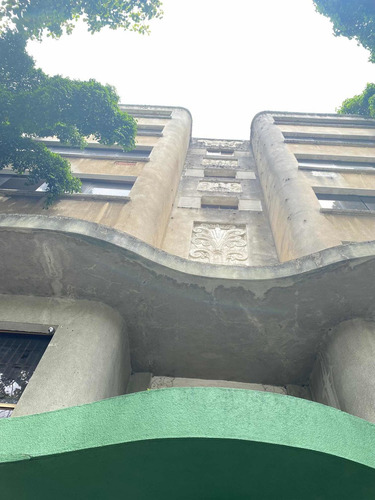 Imagen 4 de 30 de Altamira Edificio Para Remodelar O Hotel Frente A La Plaza