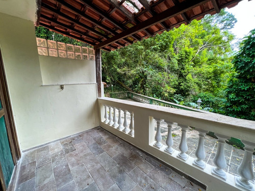 Casa Dois Andares 140 M/q Dentro De Clube Em Meio A Floresta