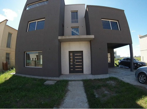 Imagen 1 de 8 de Casa En Venta En Canning