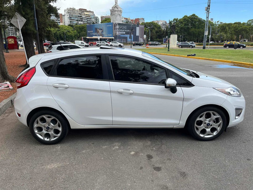 Imagen 8 de 19 de Ford Fiesta 1.6 Kinetic Titanium