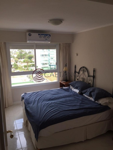Apartamento En Excelente Torre Frente A Playa Mansa En Parada 5. Vista Plena Al Mar E Isla De Gorriti- Ref: 2664