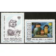 Argentina Serie X 2 Sellos Mint Año Internacional Del Niño Y La Familia = Pinturas De M. Burton Y P. Menicucci Año 1979 