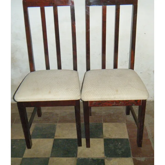 Lote 2 Sillas De Estilo  Sucias
