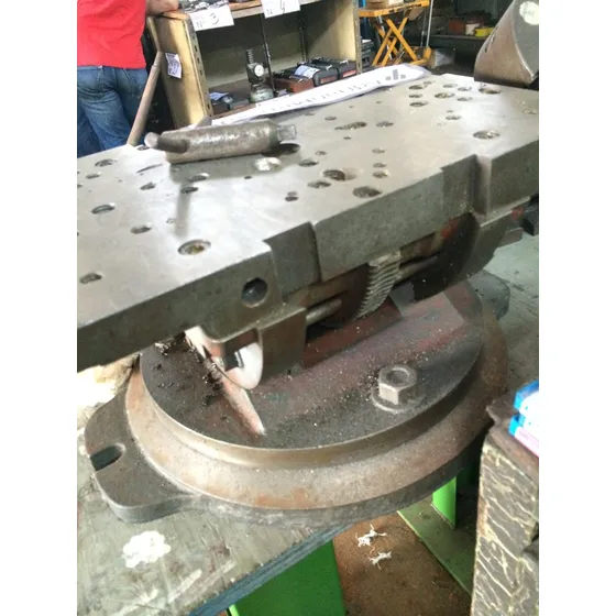 Mesa Básculante Movuni P/matriceria O Fresadora