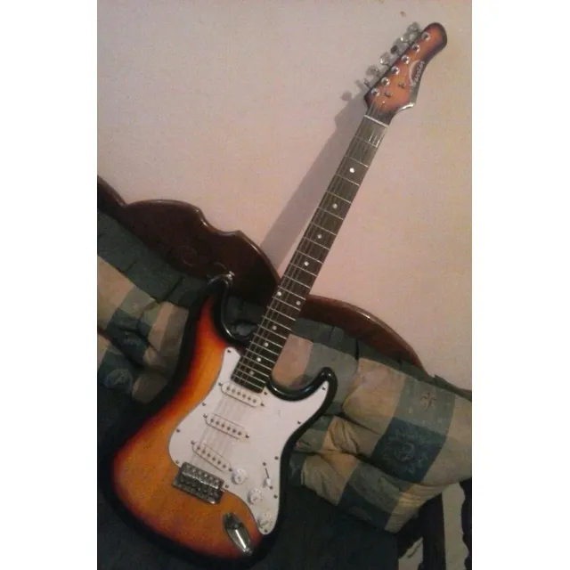 Guitarra Electrica Marca Warrior, Como Nueva