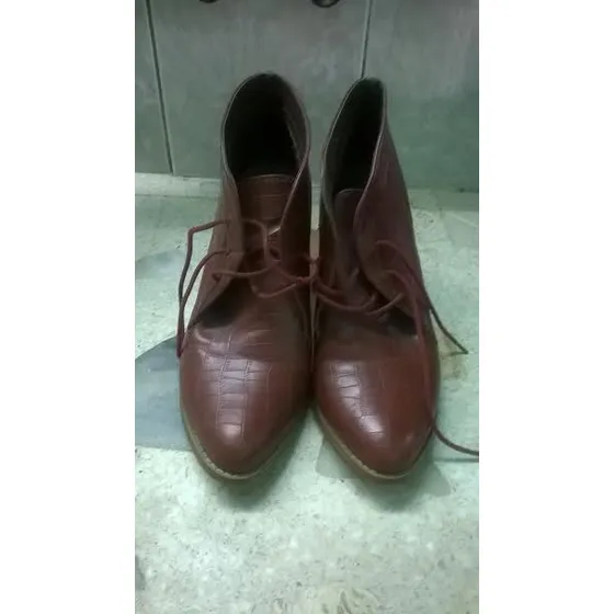 Botas Para Dama. Cuero. Número 38