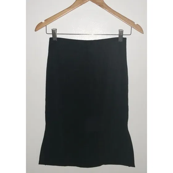 Falda ¾ Stretch Color Negra, Usada
