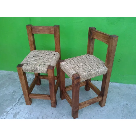 Taburetes En Madera Con Respaldo Tejidos En Cardo