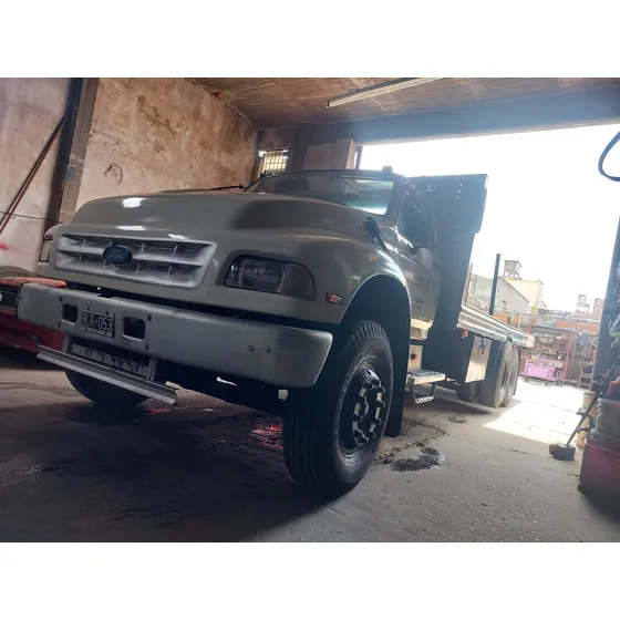 Vendo Camion Ford 14000 Balancin Neumático, Caja Playa