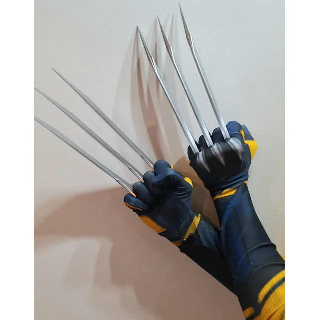 Par De Garra Wolverine De Pvc Grises 25 Cms