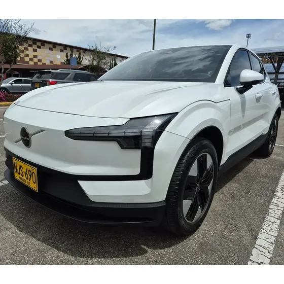 Volvo Ex30 2024 E60 Core Rwd 476 Km + Cargador De Pared