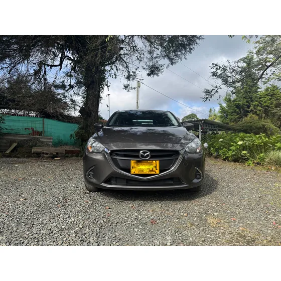 Mazda 2 1.5 Touring Automático