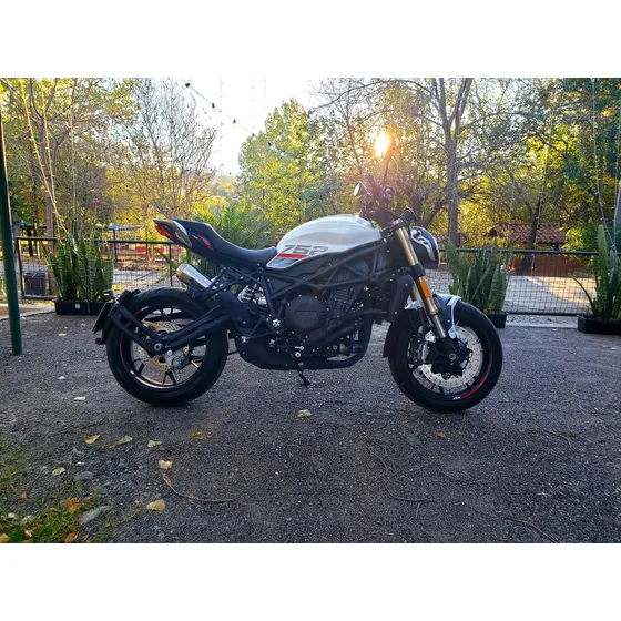 Oportunidad Benelli 752s Color Blanca, Incluye Casco