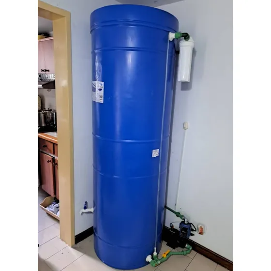 Tanque De Agua Cilíndrico Con Equipo