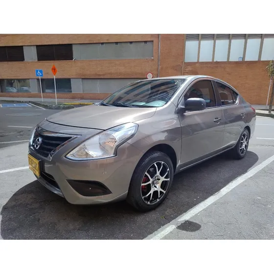 Nissan Versa 1.6 Sense