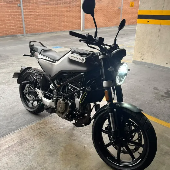 Husqvarna Svartpilen 200