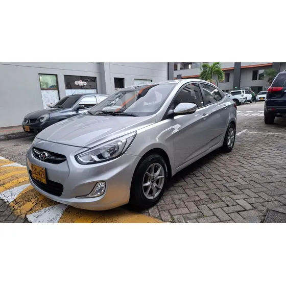 Hyundai Accent I25 1.4 Mecánico