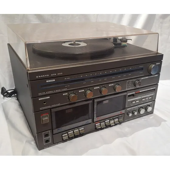Antigo Som 3x1 Sanyo Radio, Fita E Toca Disco Para Consertar