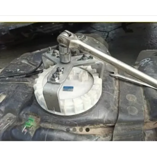 Extractor Para  La Tapa De Bomba De Gasolina Vehiculos.